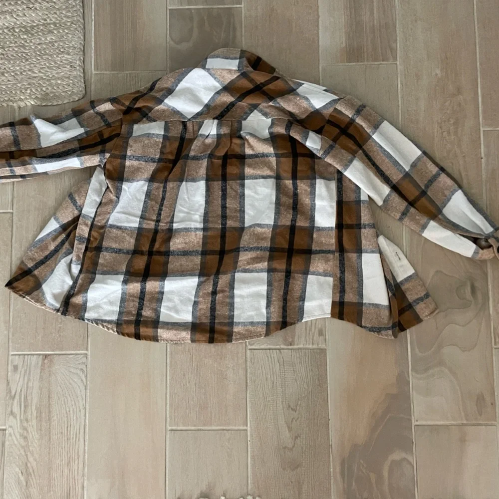 Shacket - Picture 2 of 2